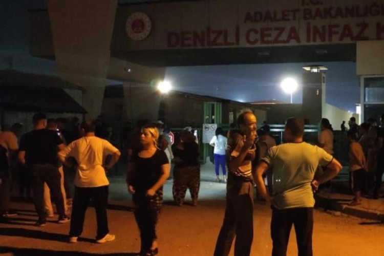 Sosyal medyada yayılan &ouml;l&uuml;m haberleri tedirgin etti! Aileler cezaevi &ouml;n&uuml;nde toplandı