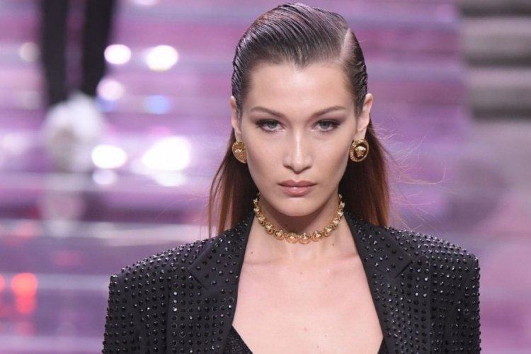 Adidas, Bella Hadid'den &ouml;z&uuml;r diledi