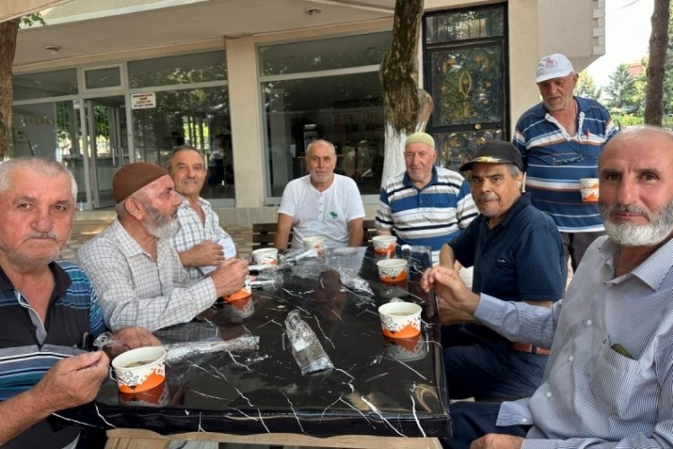 Bursa&nbsp;Afyonkarahisarlılar Derneğince vatandaşlara aşure ikram edildi