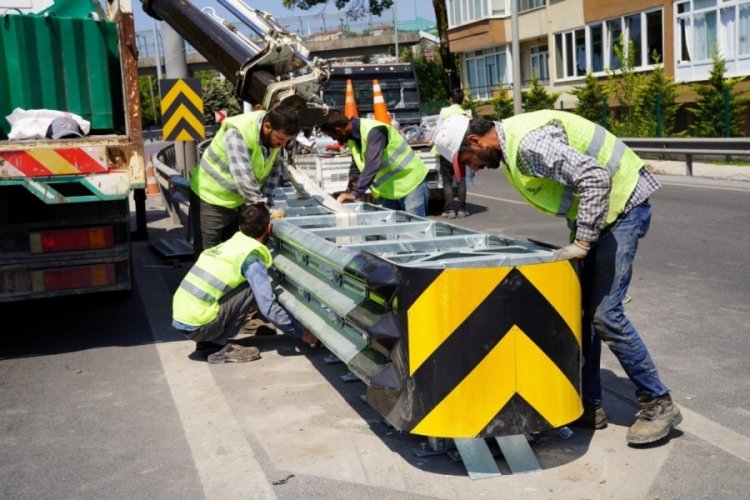 Kocaeli'de kaza riskinin y&uuml;ksek olduğu yerlere &ccedil;arpışma yastıkları yapıldı