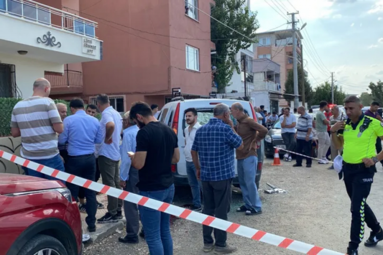 Manisa'da &ccedil;ocukların kavgası aileler arasında husumete d&ouml;n&uuml;şt&uuml;: 1 &ouml;l&uuml;
