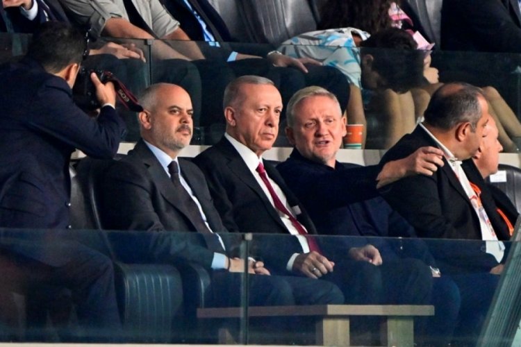 Cumhurbaşkanı Erdoğan, Başakşehir'in Avrupa ma&ccedil;ını izledi
