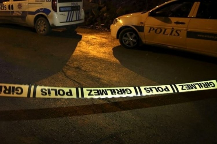 G&uuml;m&uuml;şhane'de "Bah&ccedil;eye tavuk girdi" kavgası: 2 &ouml;l&uuml;, 1 yaralı