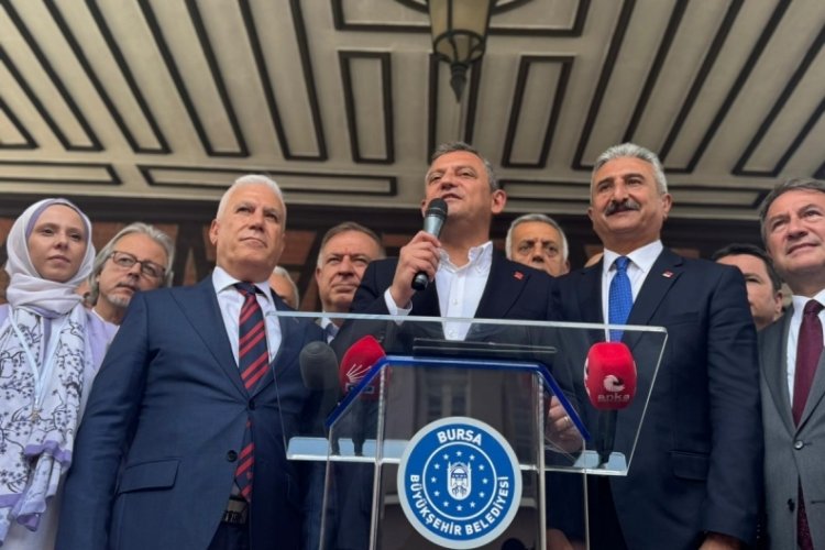 CHP Genel Başkanı &Ouml;zel, Tarihi Belediye Binası'nda Bursalılara seslendi