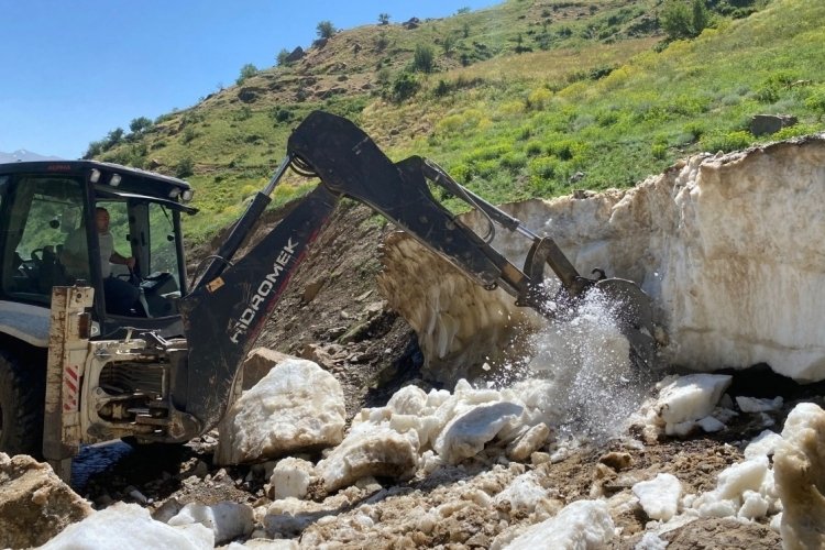 Van'da yaz ayında kar s&uuml;rprizi!