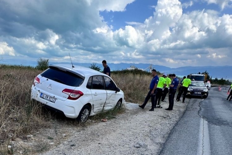 Bursa'da aynı istikametteki otomobiller &ccedil;arptıştı!&nbsp;