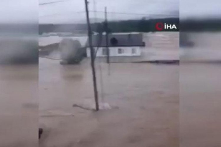 Rusya'da baraj patladı! D&ouml;rt k&ouml;y sel tehlikesi altında