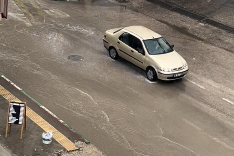 Bursalılar g&uuml;ne yağmurla başladı!