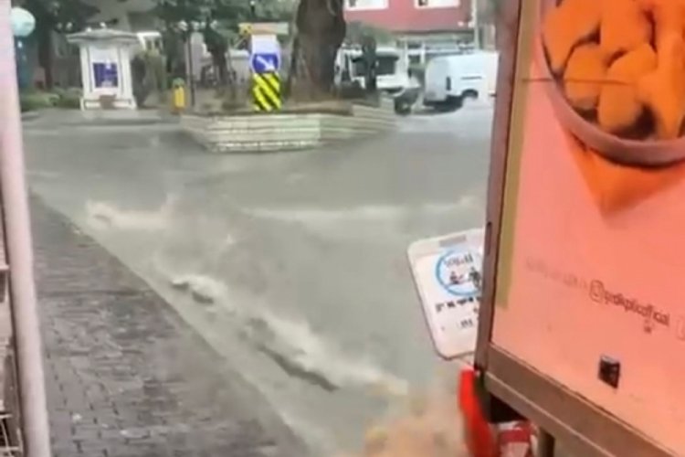 Sağanak, Mudanya'yı g&ouml;le &ccedil;evirdi