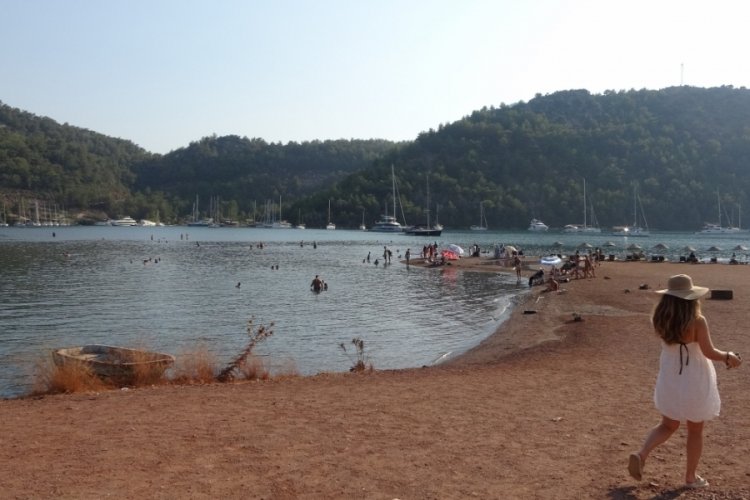 Muğla'da kızkumu plajı yerli ve yabancı turistlerin uğrak yeri oldu!