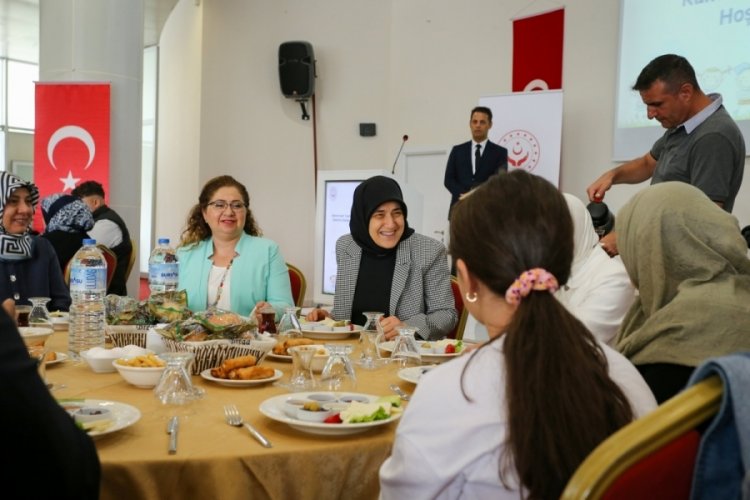 Beyhan Demirtaş, ebeveyn kaybı yaşamış &ccedil;ocuklarla bir araya geldi