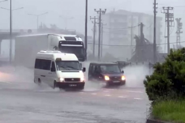 Trabzon'da şiddetli yağış heyelana neden oldu!