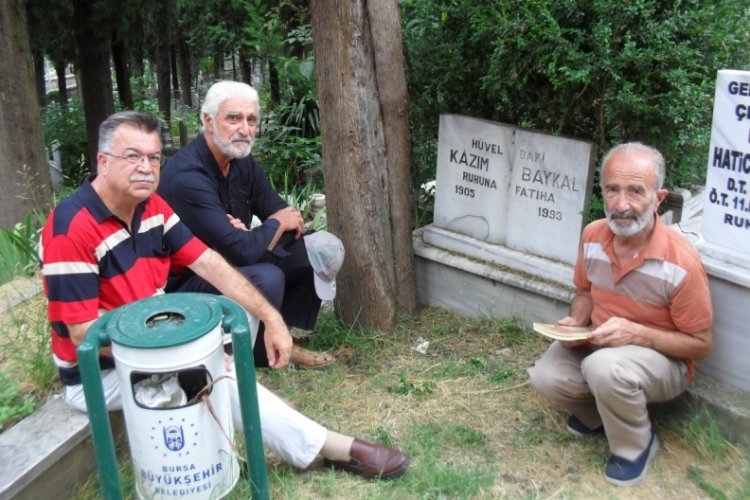 Bursa'da Kazım Baykal mezarı başında anıldı