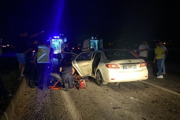Bandırma-G&ouml;nen karayolunda kaza: 3 kişi &ouml;l&uuml; 1 kişi yaralı