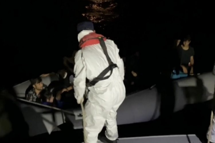 &Ccedil;anakkale'de 8 ka&ccedil;ak g&ouml;&ccedil;men yakalandı