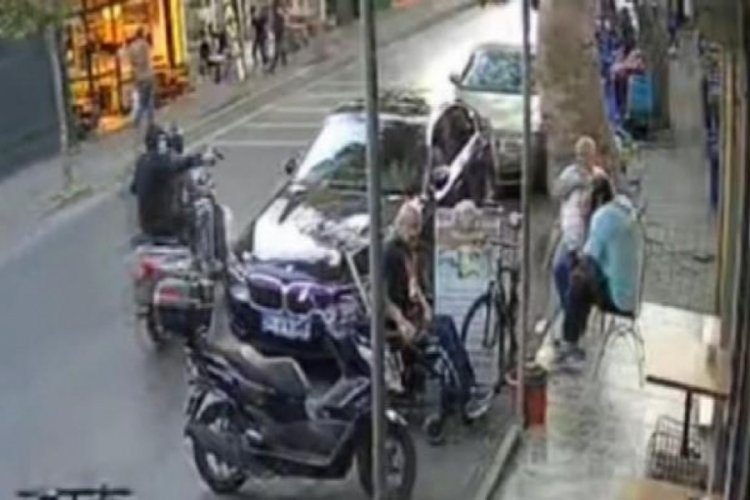 Motosikletle gelip oturan adamı vurdular