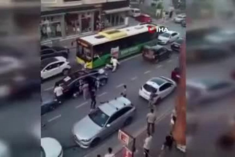 Bursa'da d&uuml;ğ&uuml;n konvoyu kaza yaptı, ortalık karıştı