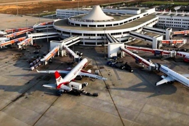 Antalya Havalimanı'nda yolcu ve u&ccedil;ak trafiği rekoru