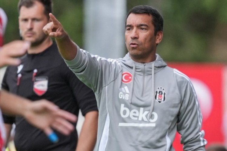 Giovanni van Bronckhorst, Ernest Mu&ccedil;i'yi ilk 11'de d&uuml;ş&uuml;nm&uuml;yor
