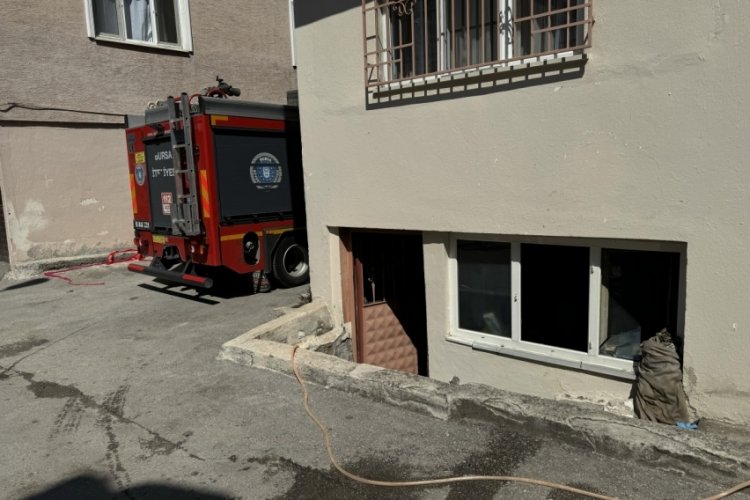 Bursa'da yangın &ccedil;ıkan evdeki kişi can verdi!