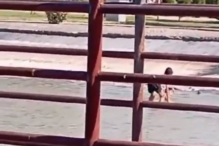 Bursa'da s&uuml;s havuzuna giren &ccedil;ocuklar y&uuml;rekleri ağza getirdi