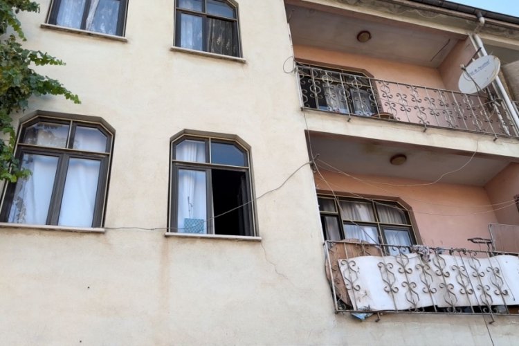 Bursa'da Anayasa Mahkemesi Başkanının torunu  2. kattan d&uuml;şt&uuml;