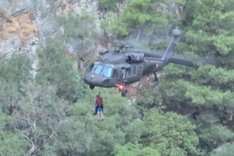 Kanyon gezisi kabusa d&ouml;nd&uuml;! Kaybolan 10 kişilik ekip i&ccedil;in kurtarma operasyonu