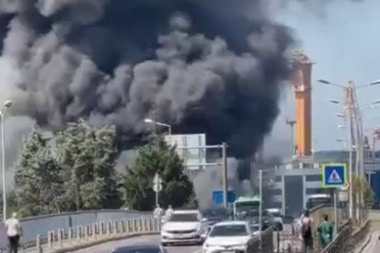 Tuzla'da yat imalathanesinde yangın
