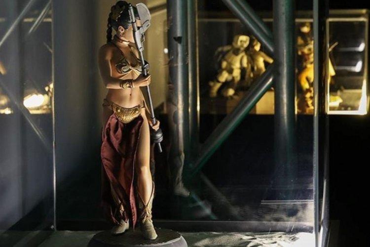 Prenses Leia'nın altın bikini kost&uuml;m&uuml; servet fiyatına satıldı