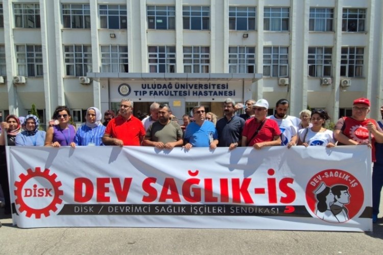 DİSK ve Dev Sağlık İş Sendikası, &Ccedil;alışma ve Sosyal G&uuml;venlik Bakanlığı'nı saygı duymaya&nbsp;&ccedil;ağırıyor