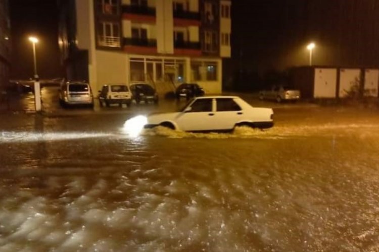 Sinop'ta şiddetli yağış  ev ve iş yerlerini yerle bir etti!