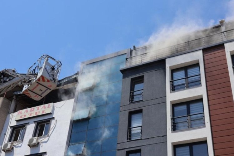 İzmir'de sendika binasında korkutan yangın