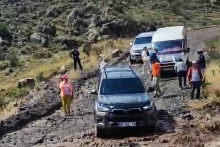 Ağrı Dağı'nda sağanak yağış dağcıları mahsur etti