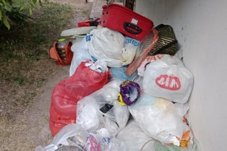 Eskişehir'de evinden 50 ton &ccedil;&ouml;p &ccedil;ıkarılmıştı: Yine biriktirmeye başladı