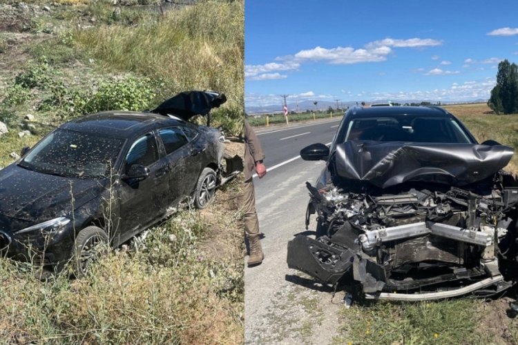 Feci kaza! İki otomobil kavşakta &ccedil;arpıştı: 13 yaralı