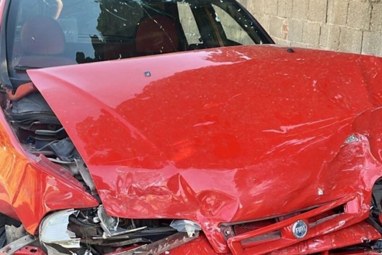 Aydın'da iki otomobil &ccedil;arpıştı: 9 kişi yaralandı