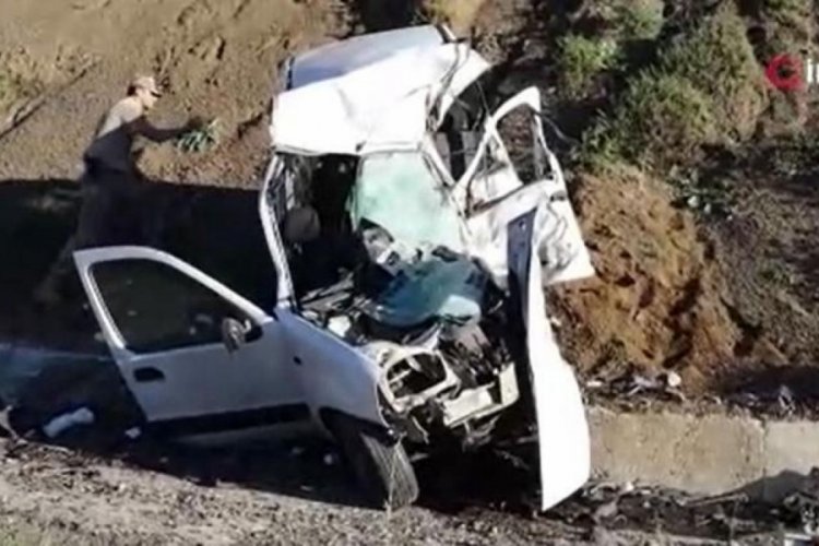 Erzurum'da ambulans ile ara&ccedil; &ccedil;arpıştı: 4 &ouml;l&uuml; 1 ağır yaralı