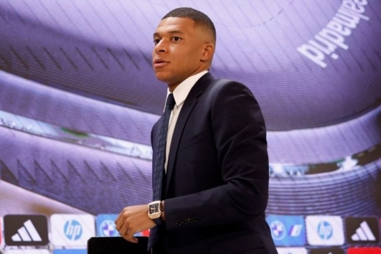 Kylian Mbappe kul&uuml;p satın alıyor!