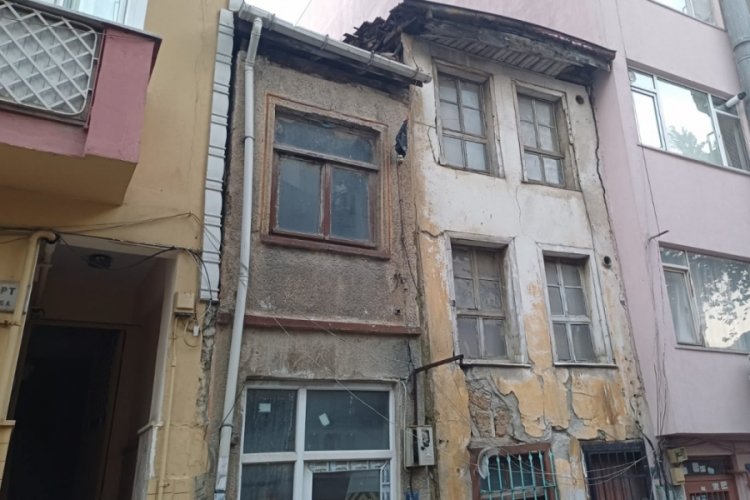 Bursa Gemlik'te &ouml;nlem alınmayan metruk binalar tehlike sa&ccedil;ıyor