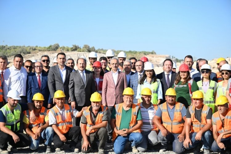 Bakan Uraloğlu: 2,5 saatlik yol 18 dakikaya d&uuml;şecek!