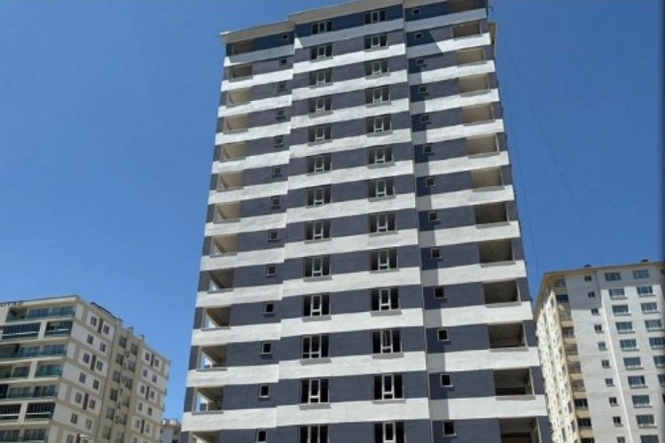 17 yaşındaki &ccedil;ocuk asans&ouml;r boşluğuna d&uuml;ş&uuml;p hayatını kaybetti