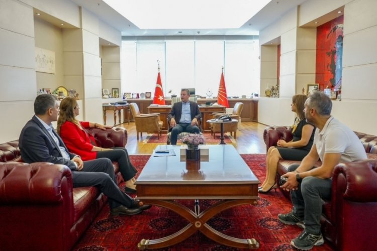 &Ouml;zg&uuml;r &Ouml;zel, DİSK Genel Başkanı &Ccedil;erkezoğlu ile bir araya geldi