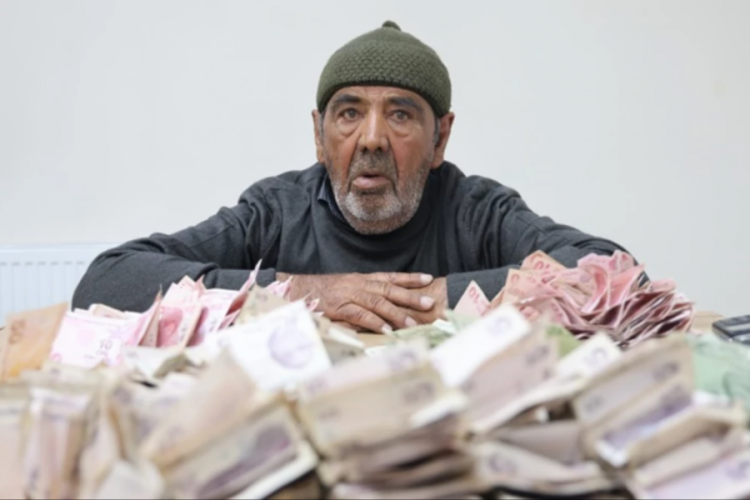 Bir g&uuml;nde 10 bin lira toplayan dilencinin sırrı ortaya &ccedil;ıktı!