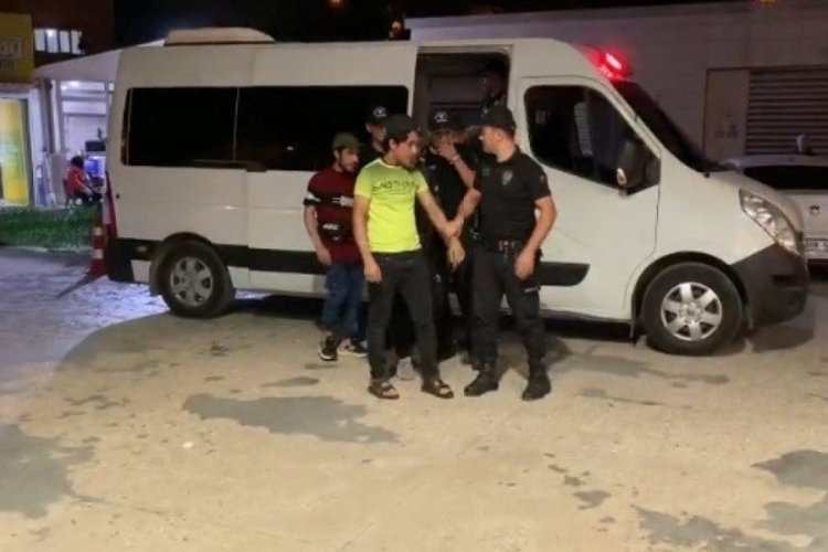 Bursa'da 12 ka&ccedil;ak g&ouml;&ccedil;men yakalandı