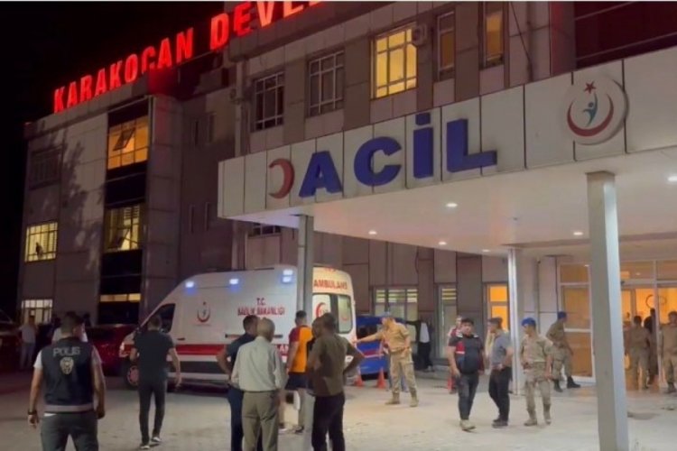 Elazığ'da d&uuml;ğ&uuml;n salonunda bı&ccedil;aklı kavga: 3 yaralı