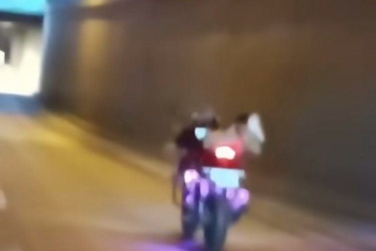 Bursa'da motosikletin &uuml;zerinde y&uuml;rekleri ağza getirdi