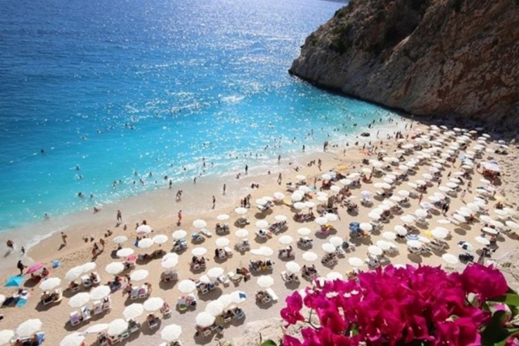 Turizm geliri ikinci &ccedil;eyrekte 14,8 milyar dolar oldu
