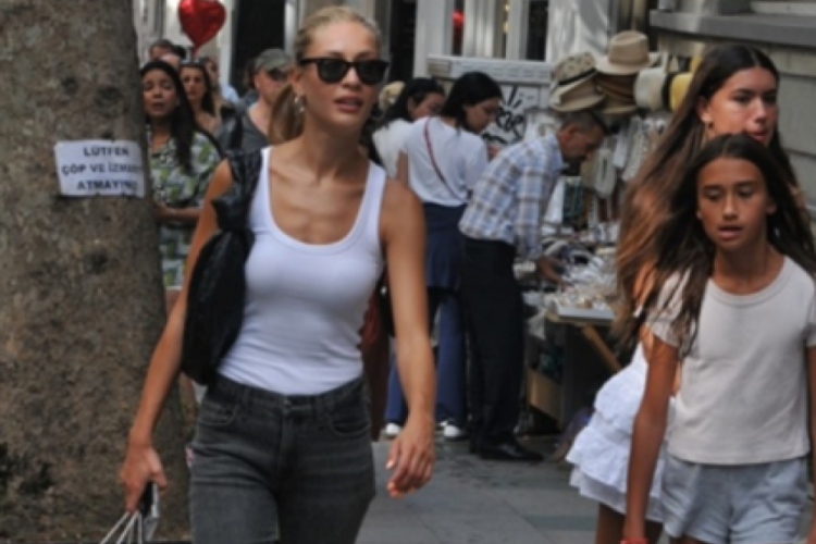 Acun Ilıcalı'nın gen&ccedil; aşkı, Adriana Lima'nın kızlarıyla!