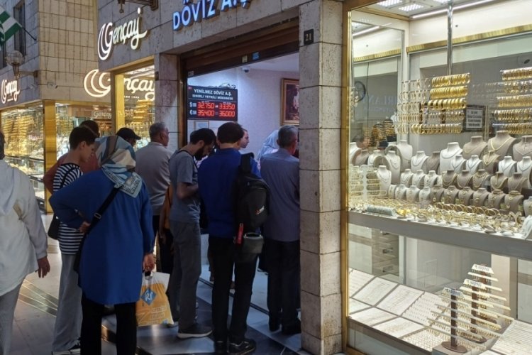 Bursa'da d&ouml;viz b&uuml;rolarındaki yoğunluk devam ediyor! Dolar ve Euro ka&ccedil; TL'den işlem g&ouml;r&uuml;yor?&nbsp;