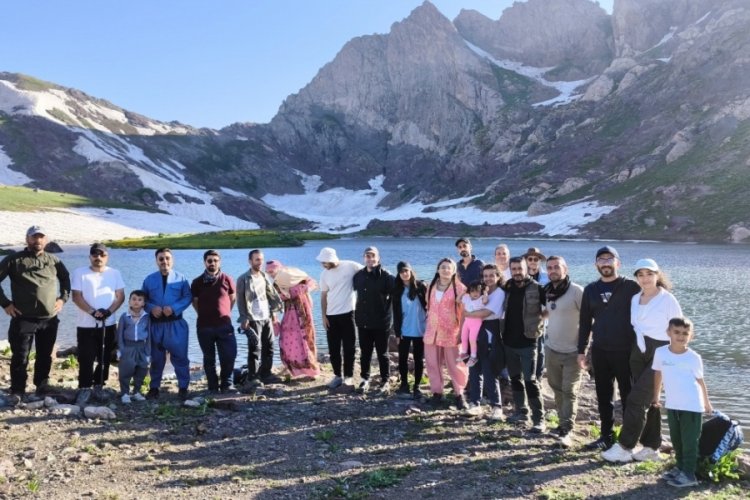 Hakkari'de adrenalin  tutkunları sat g&ouml;l&uuml;nde buluştu!